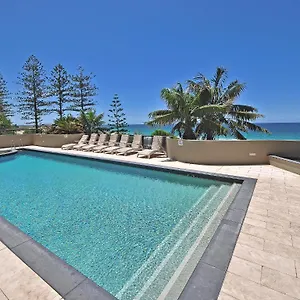 https://clubb-coolum-beach-resort.hotelssunshinecoast.net